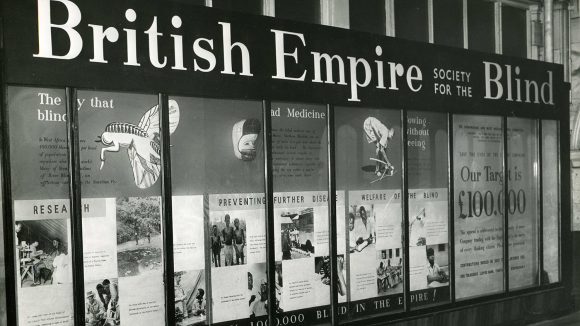 En fotoutstilling fra 1950-årene som viser Sightsavers’ orginale navn, British Empire Society for the Blind.