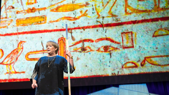 Caroline Harper, Sightsavers’ CEO, snakker på TED 2018.