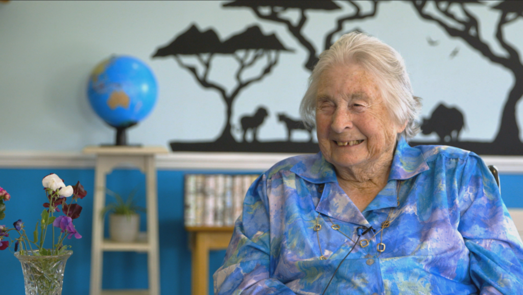 Medgründer Lady Jean smiler under et intervju.