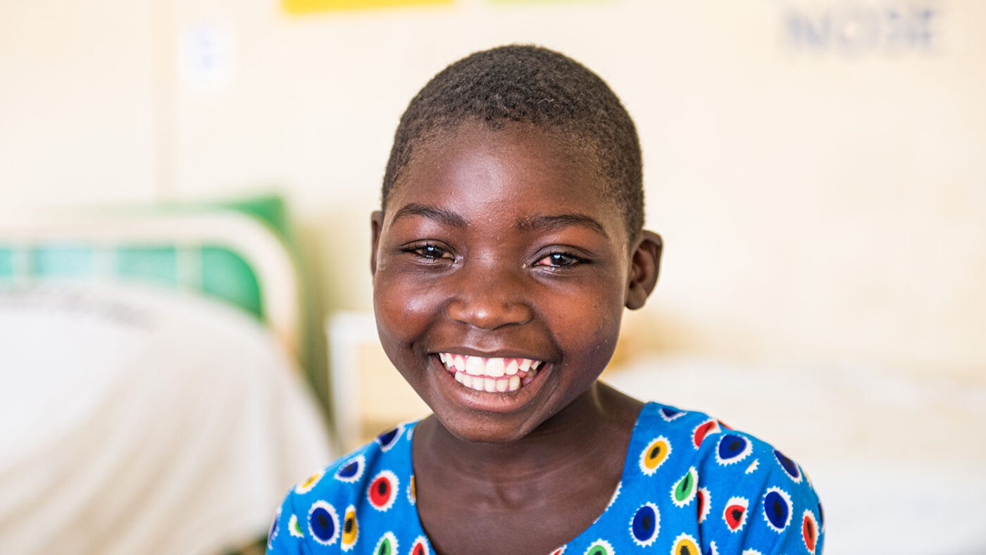 Mary smiler etter grå stær-operasjonen.